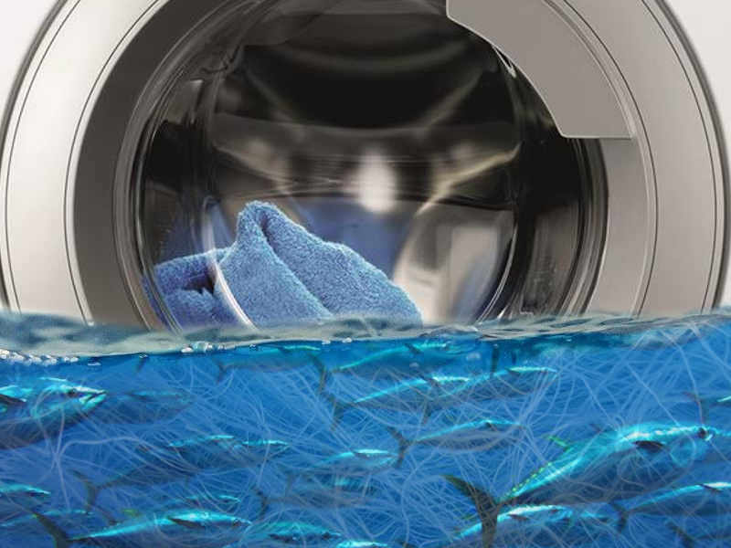 Quanta microplastica produce una lavatrice?