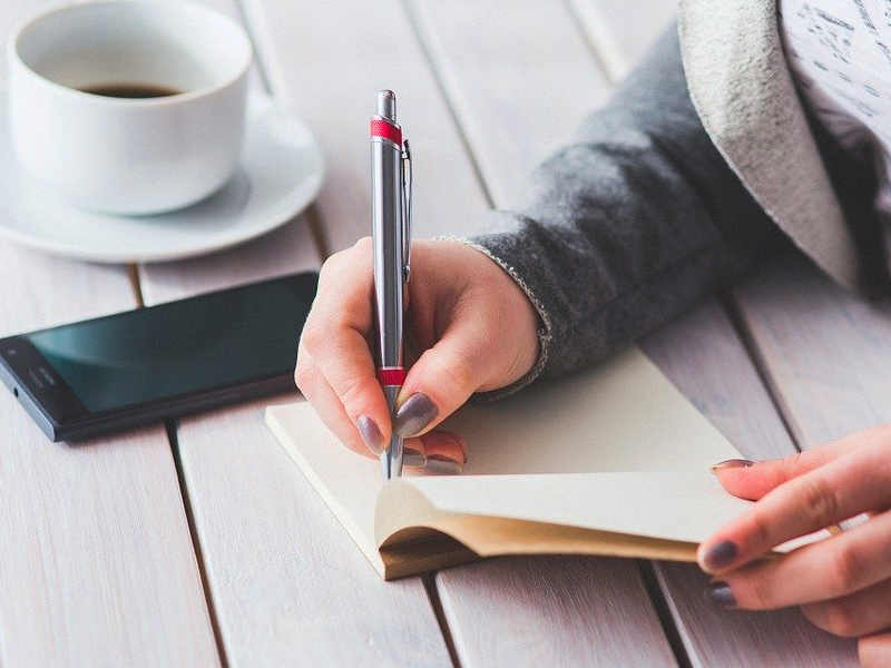 Scrivere, la magia della penna e il profumo della carta