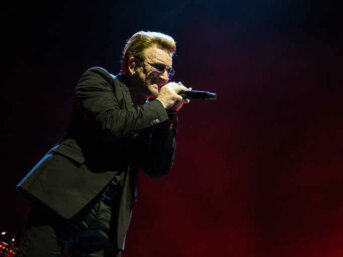 Bono Degli U2 A Napoli Omaggia I Campioni D'Italia E Indossa La Sciarpa Della Squadra - Foto 7