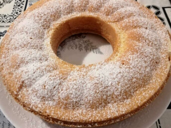 Ciambella con 3 uova senza burro soffice soffice
