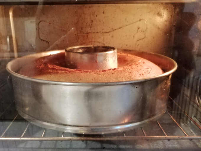 Cuocere la ciambella nel forno a 180 gradi per circa 40 minuti