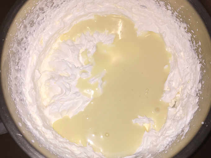 Crema pasticcera con latte condensato per il gelato senza glutine