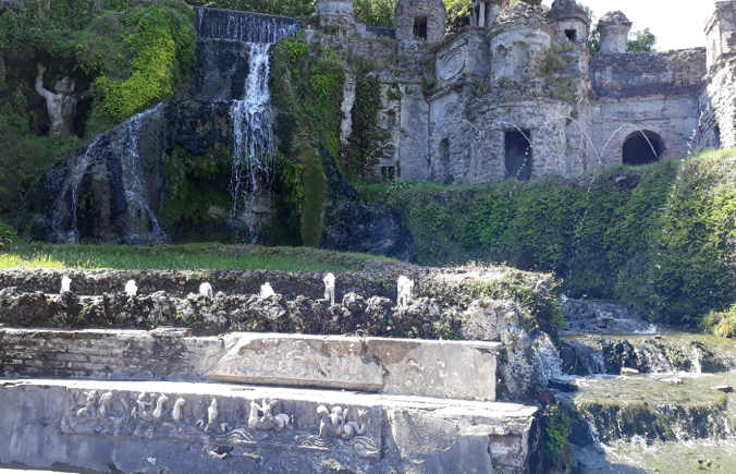Fontana nel giardino di Villa d’Este a Tivoli 4