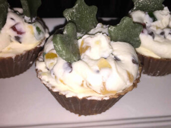 Gelato cassata siciliana in cestini di cioccolato senza glutine