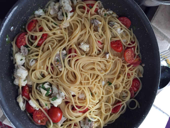 Cottura degli Spaghetti con orata sfilettata e pomodorini