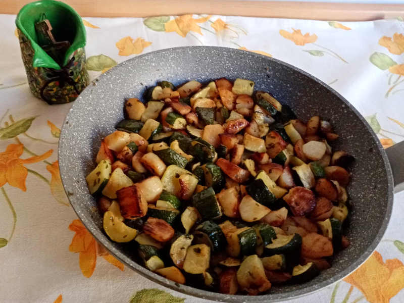 Zucchine e patate in padella contorno semplice