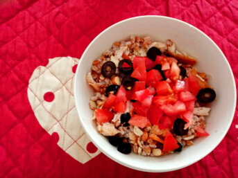 Farro con petto di pollo grigliato e mandorl