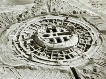 La fortezza di Koi Krylgan Kala costruita per guardare il sorgere delle Pleiadi