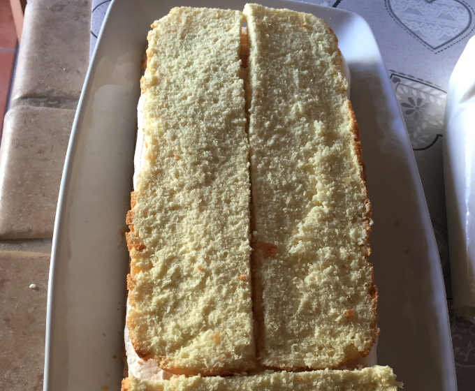 Pan di Spagna  tagliato  per torta diplomatica senza glutine 