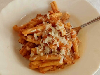 Caserecce con sugo di crostino nero toscano e pecorino ricetta speciale