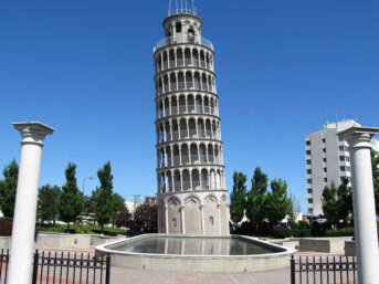 Dalla copia della Torre Pendente di Pisa a Niles nell’Illinois all’amicizia fra due città .jpg