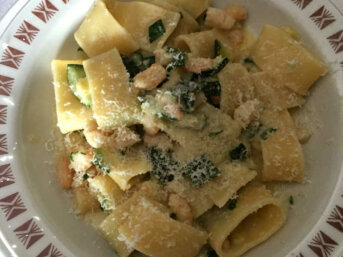 Calamarata con zucchine e gamberetti senza glutine ricetta buonissima e semplice