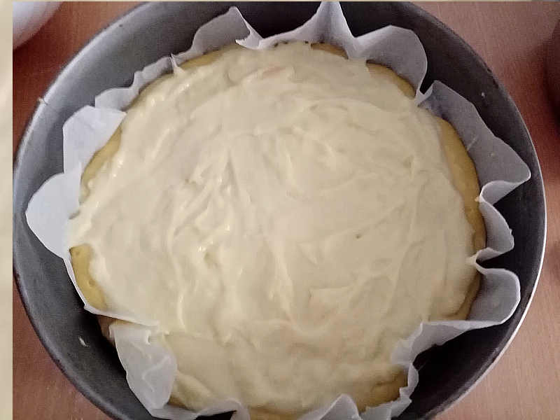Preparazione per torta di mele con crema pasticcera 