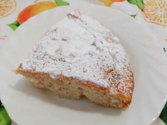 Torta di ricotta soffice senza uova semplice con mandorle