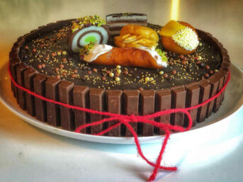 Torta al cacao con crema mascarpone e ganache al cioccolato