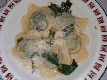 Ravioli ricotta e spinaci con sfoglia fatta in casa