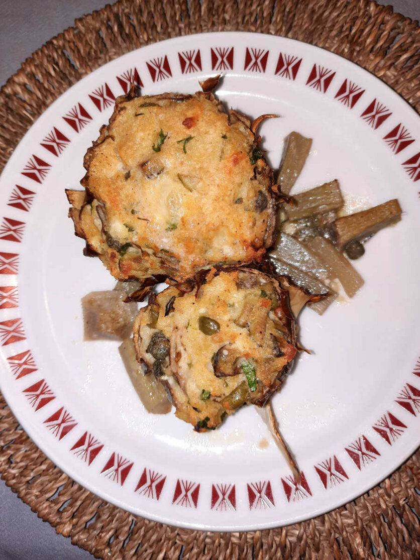 Carciofi ripieni con formaggio olive e pane senza glutine