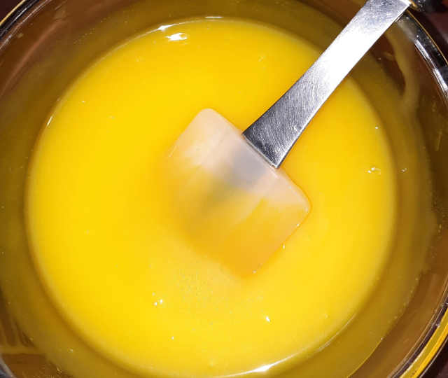glassa a specchio gialla per crostata