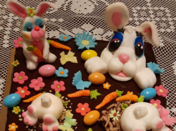 Mattonella pasquale con mousse al caffè e cioccolato al latte