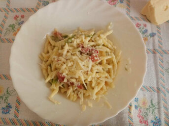 Trofie fresche con asparagi e prosciutto cotto
