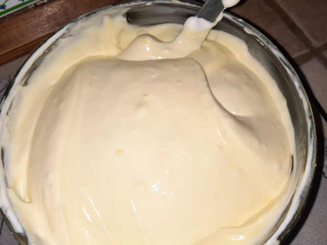 crema al mascarpone con panna per torta tiramisù moderna 