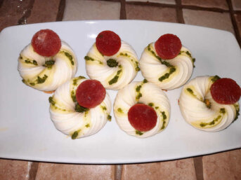 Panna cotta al basilico e parmigiano con gelèe di pomodoro senza glutine