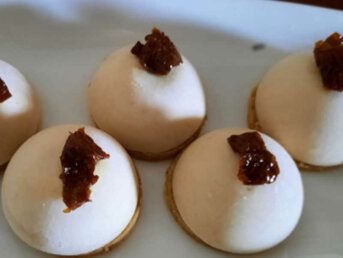 Antipasto di panna cotta e tonno con taralli senza glutine