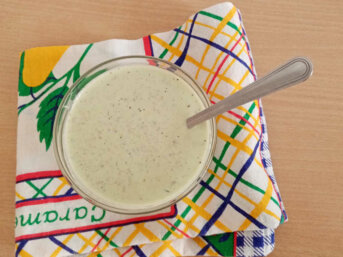 Salsa Yogurt Basilico e Noci ricetta facile