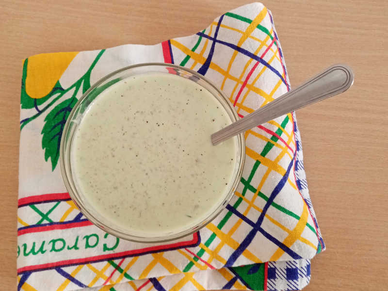 Salsa Yogurt Basilico e Noci ricetta facile