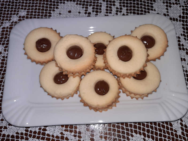 Biscotti occhi di bue ricetta senza glutine di pasta frolla al mascarpone farciti di Nutella