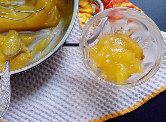 preparazione ricetta Coppette con crema all'arancia senza uova